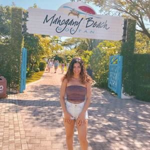 Meet your Posher, Valentina